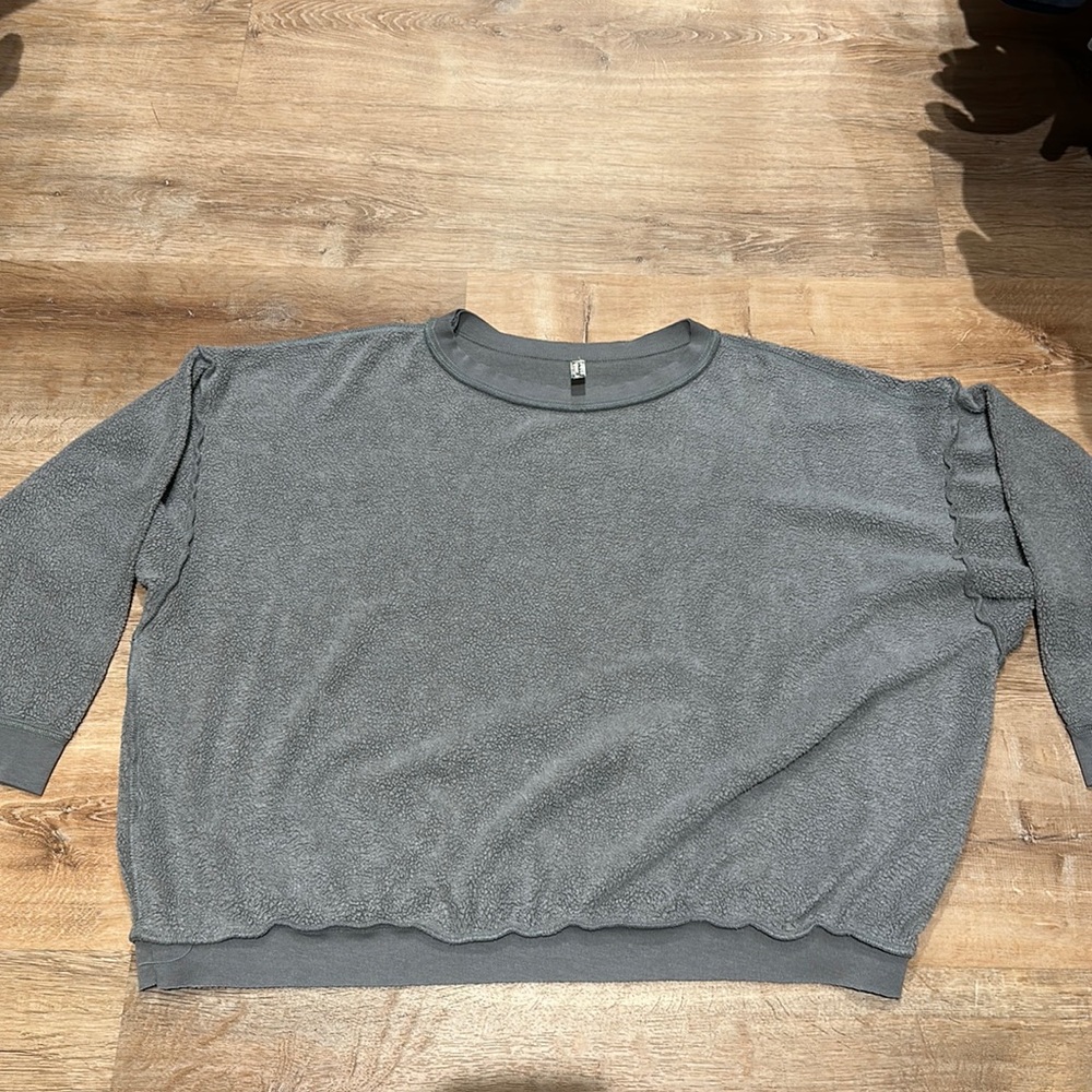 Free People Gray crewneck